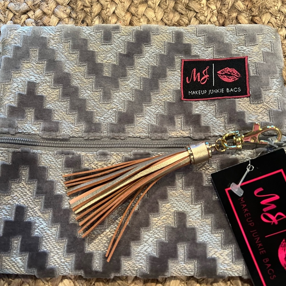 Makeup Junkie Small Gray Zigzag with Hints of Gold Gold Clutch